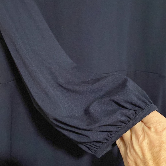 BODEN long sleeved dress. Gathered sleeve hems with slight stretch at cuffs. - Picture 8 of 10